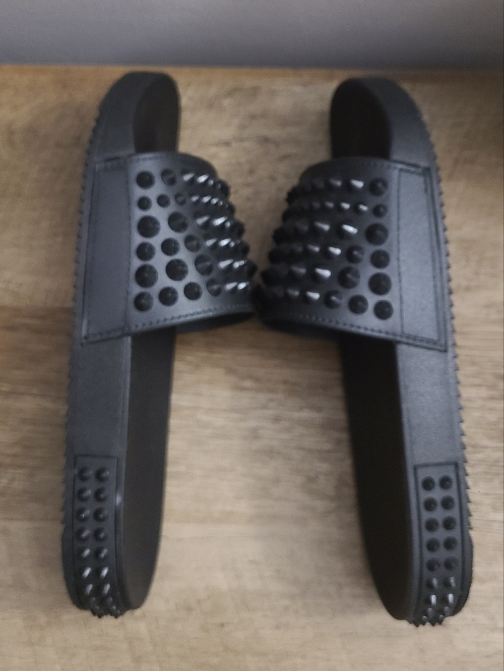 🖤 Women's Spiky Studded Black Slide Sandals Size 8 - Picture 7 of 11